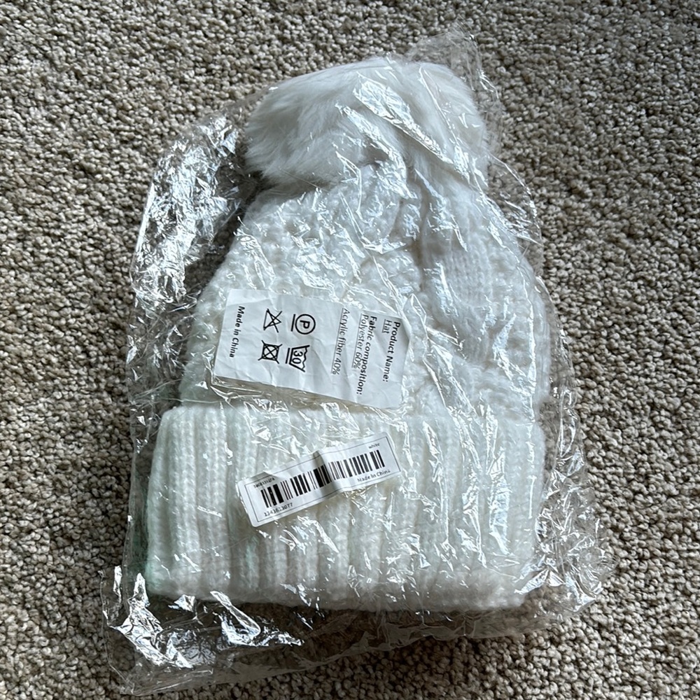 White Knit Pom-Pom Beanie